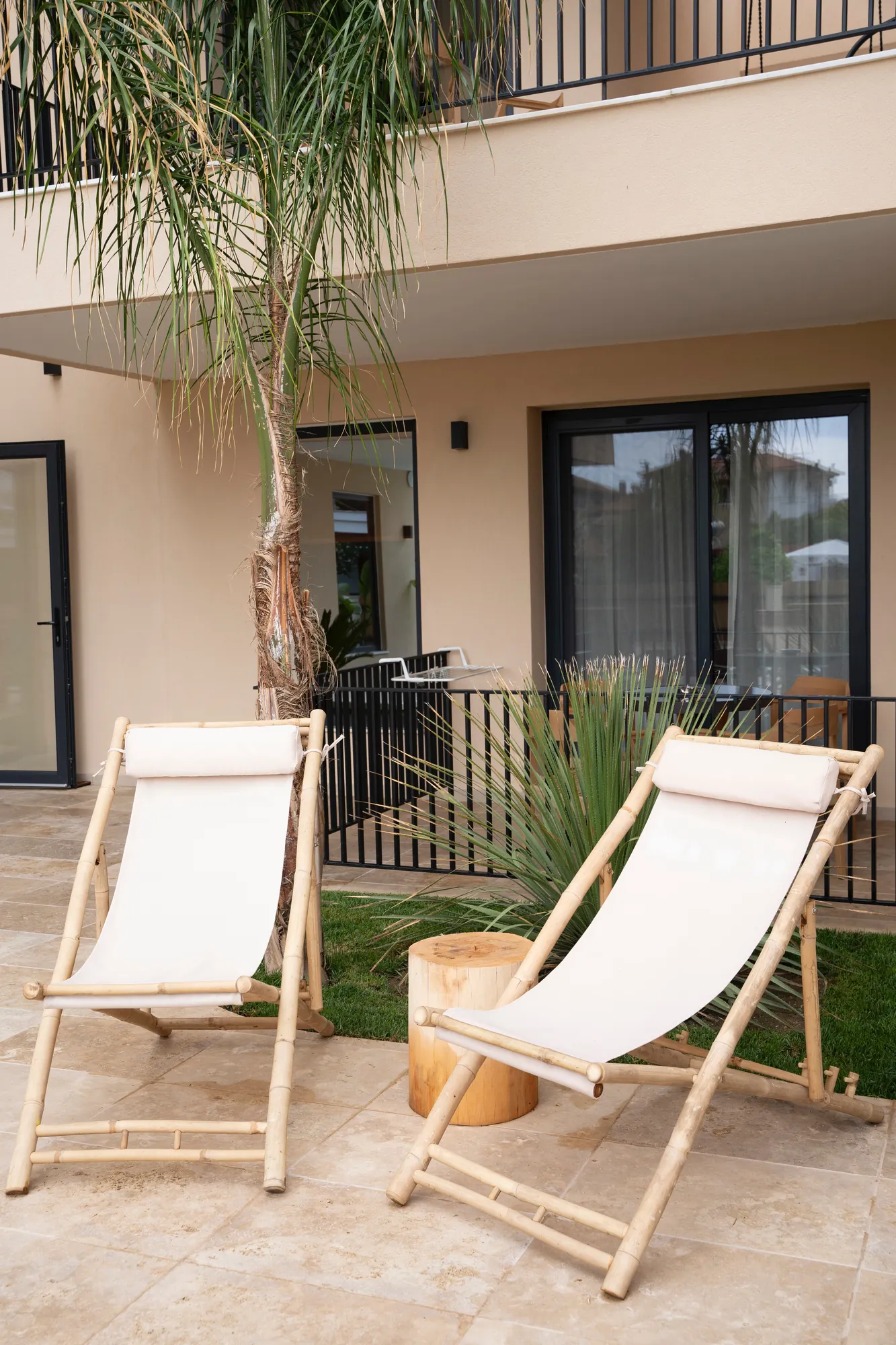 Palm Suites: property